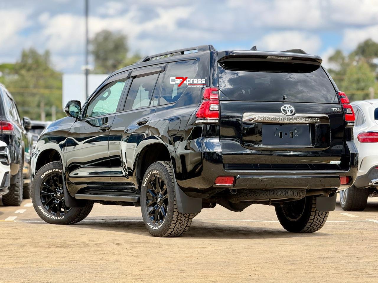 TOYOTA LAND CRUISER PRADO TXL thumbnail 2