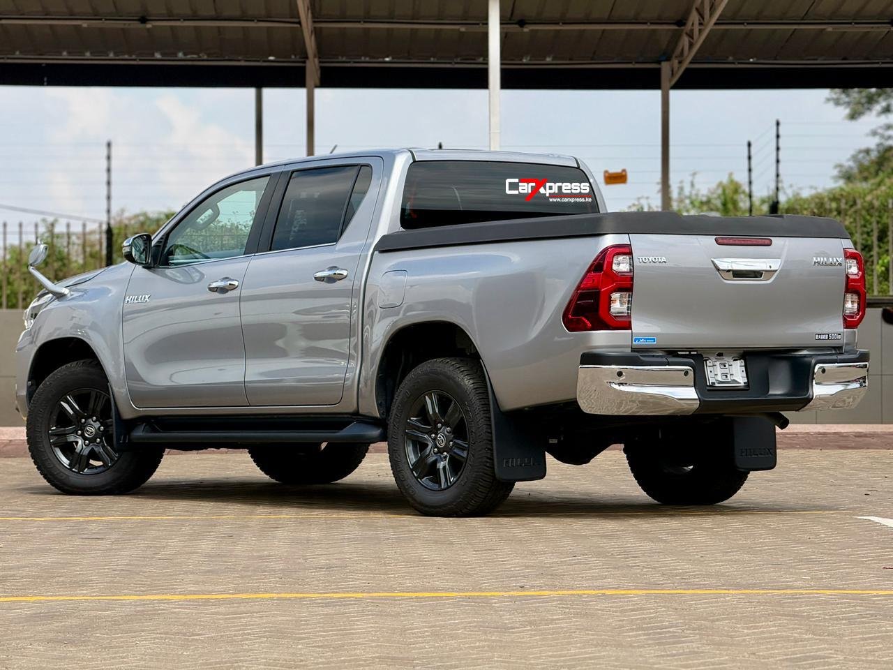 TOYOTA HILUX DOUBLE CAB thumbnail 2