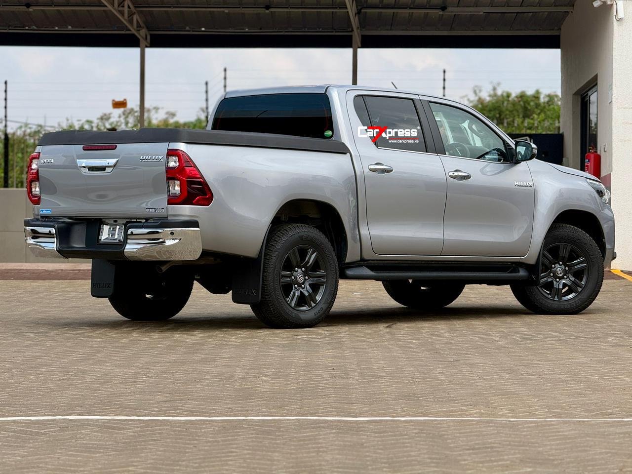 TOYOTA HILUX DOUBLE CAB thumbnail 6