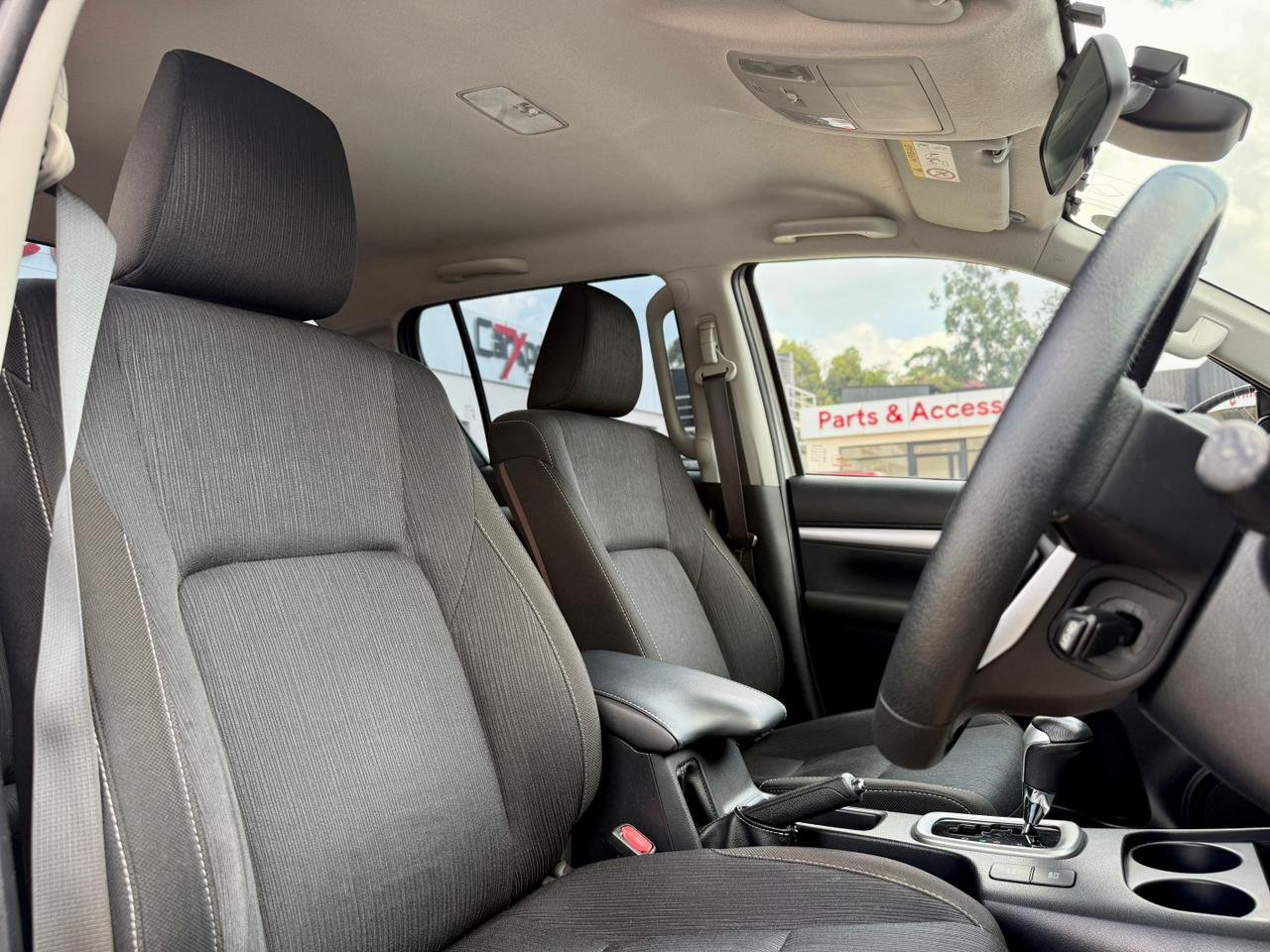 TOYOTA HILUX DOUBLE CAB thumbnail 8
