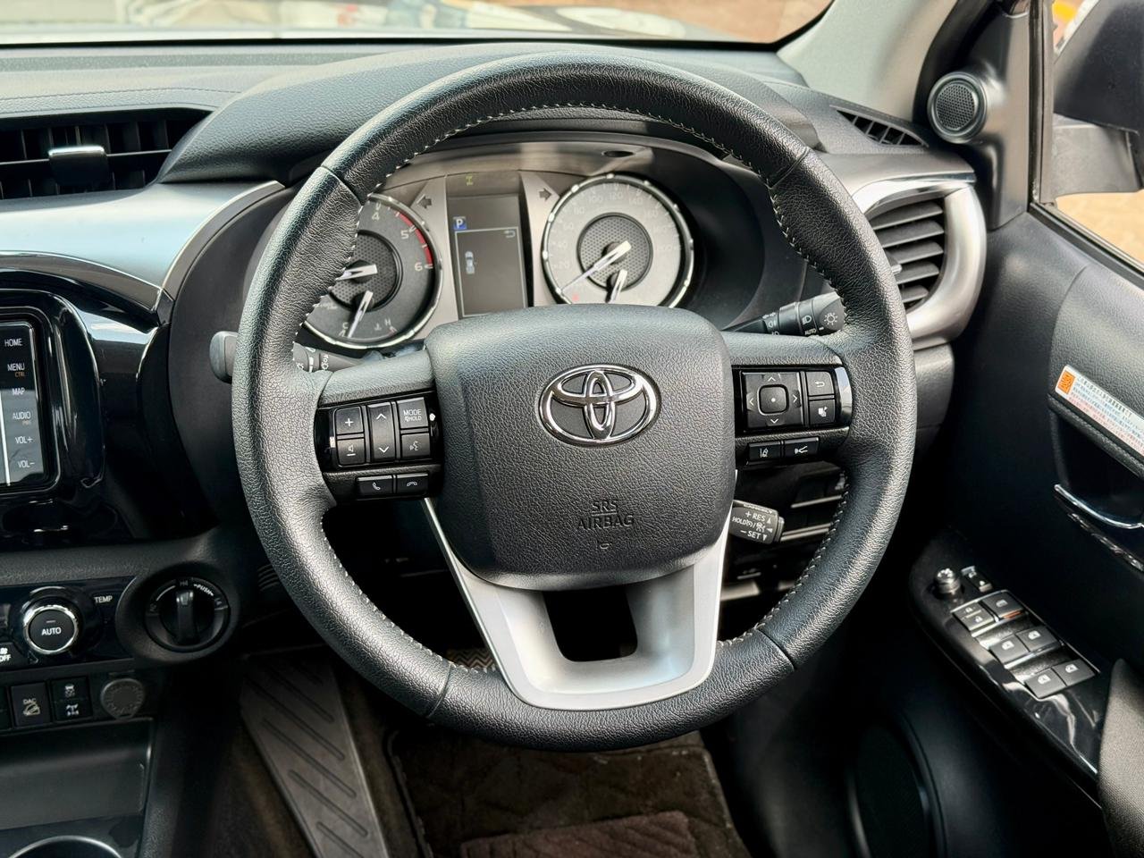 TOYOTA HILUX DOUBLE CAB thumbnail 13
