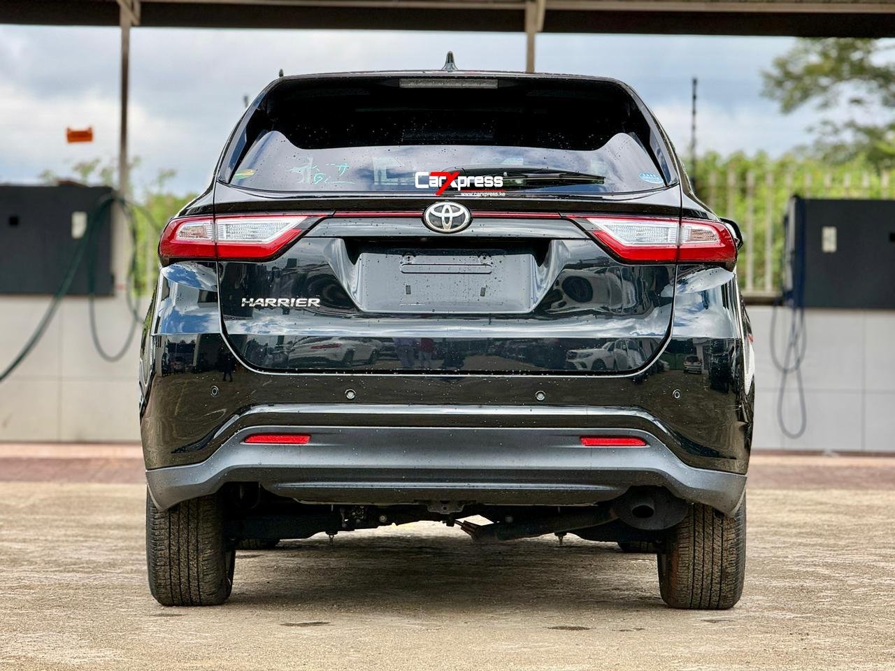 TOYOTA HARRIER thumbnail 4