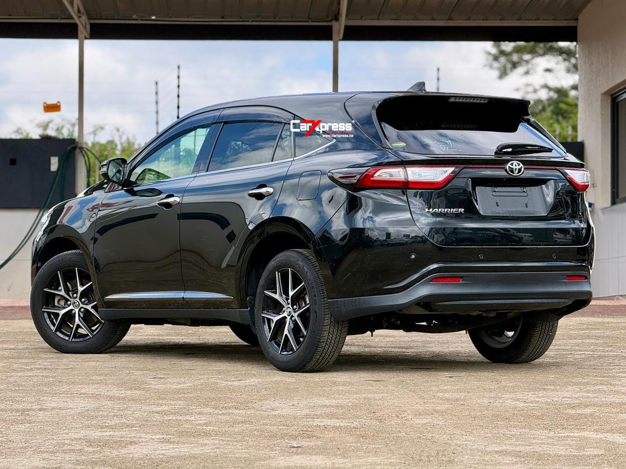 TOYOTA HARRIER thumbnail 2