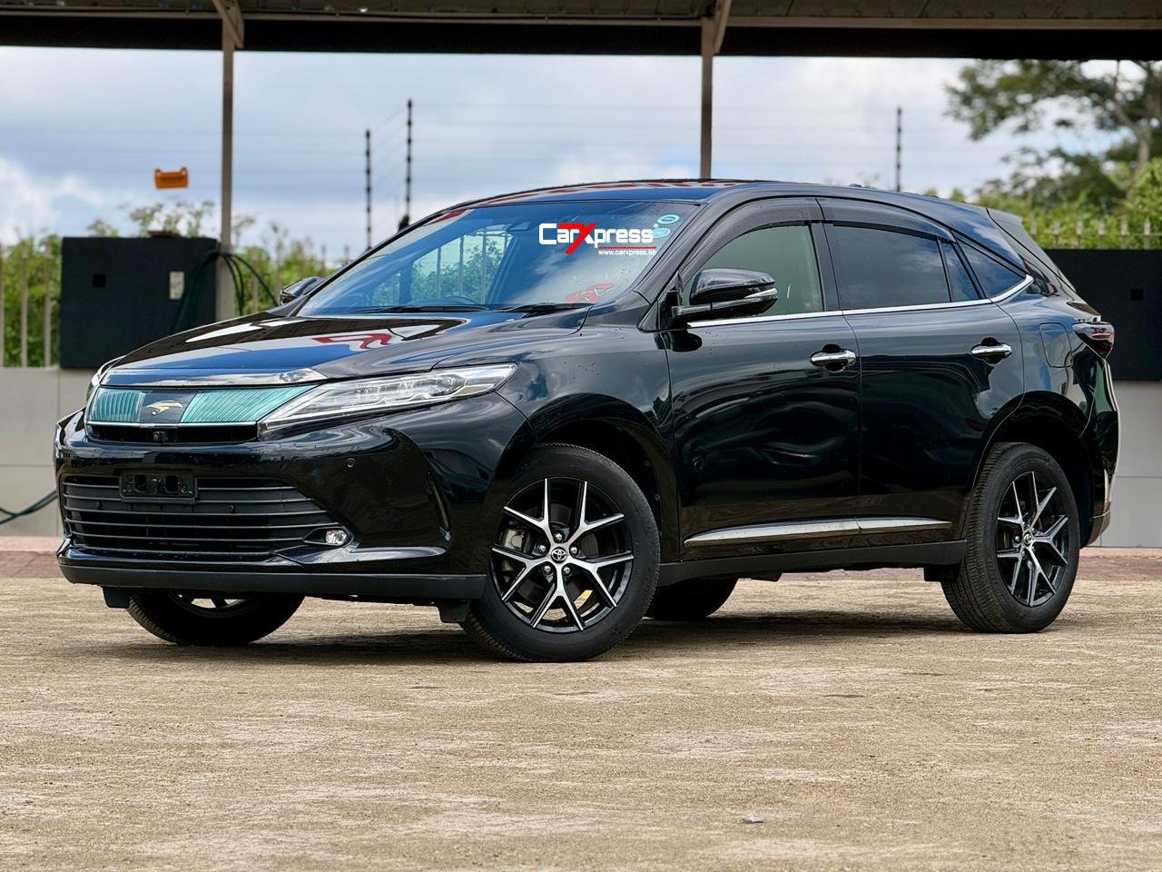TOYOTA HARRIER thumbnail 5