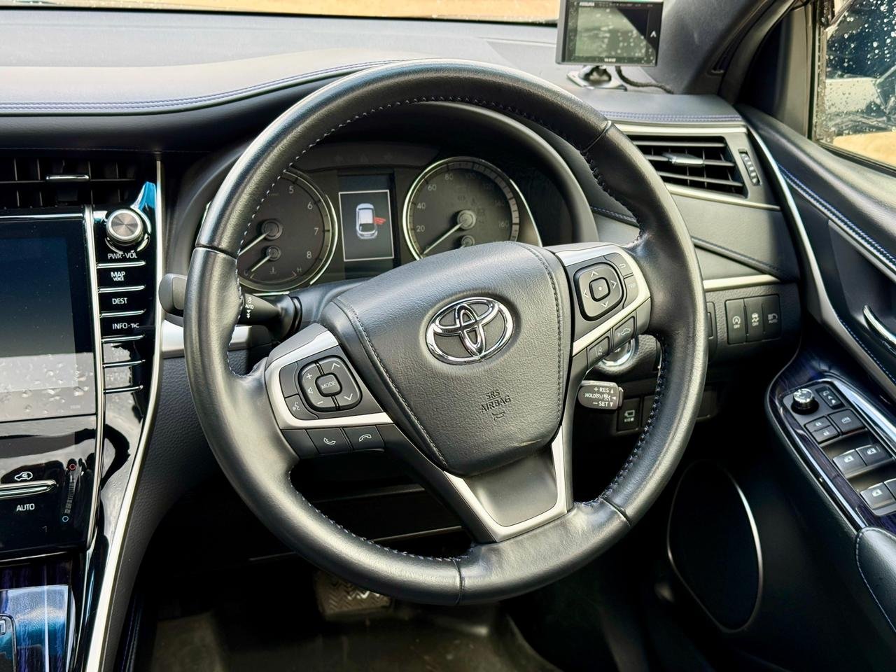 TOYOTA HARRIER thumbnail 11
