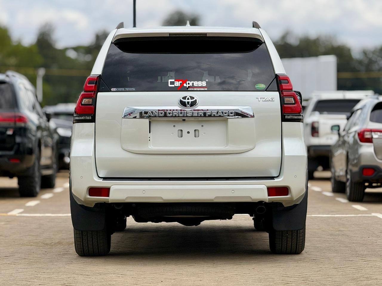 TOYOTA LAND CRUISER PRADO TZG thumbnail 4