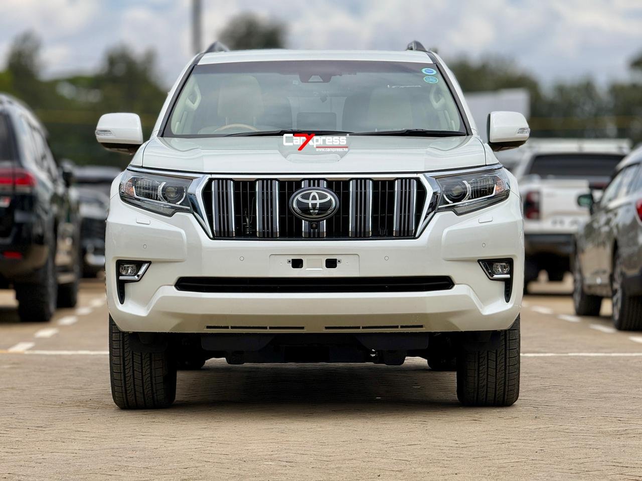 TOYOTA LAND CRUISER PRADO TZG thumbnail 3
