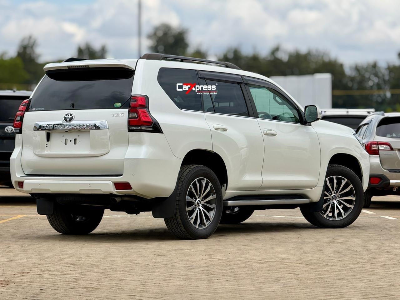 TOYOTA LAND CRUISER PRADO TZG thumbnail 6
