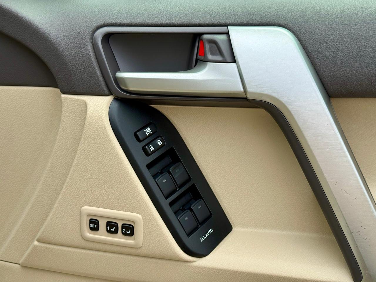 TOYOTA LAND CRUISER PRADO TZG thumbnail 14