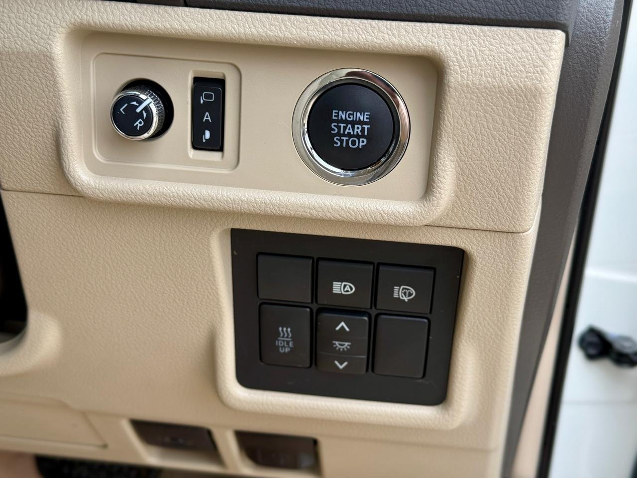 TOYOTA LAND CRUISER PRADO TZG thumbnail 13