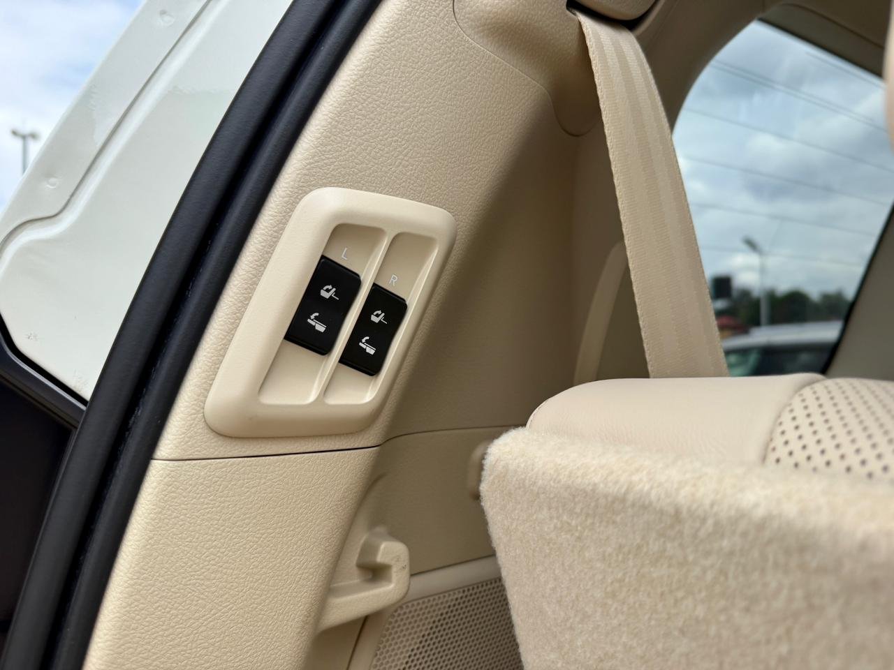 TOYOTA LAND CRUISER PRADO TZG thumbnail 19