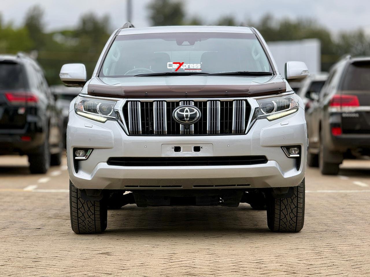 TOYOTA LANDCRUISER PRADO KAKADU thumbnail 3