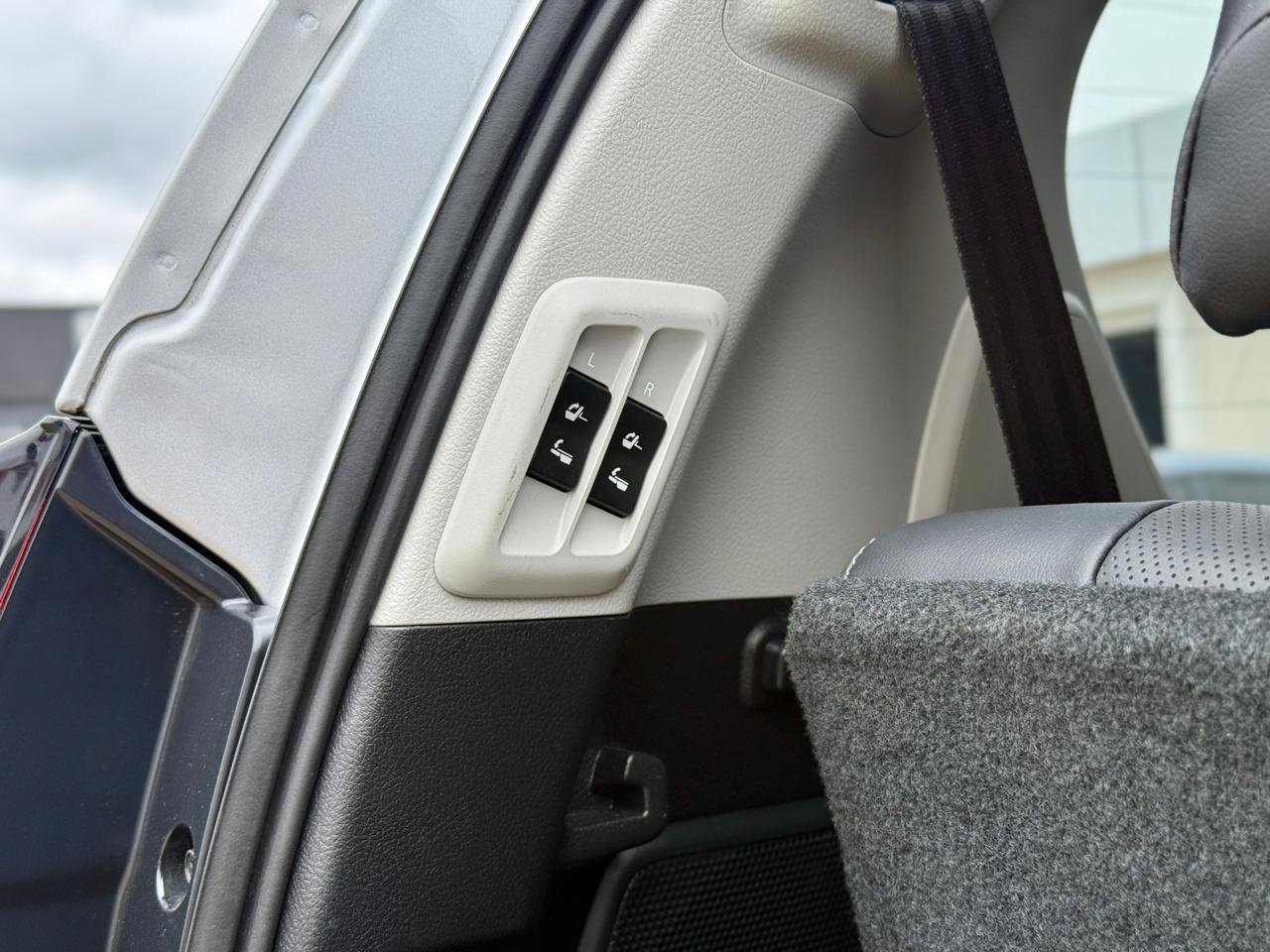 TOYOTA LANDCRUISER PRADO KAKADU thumbnail 21