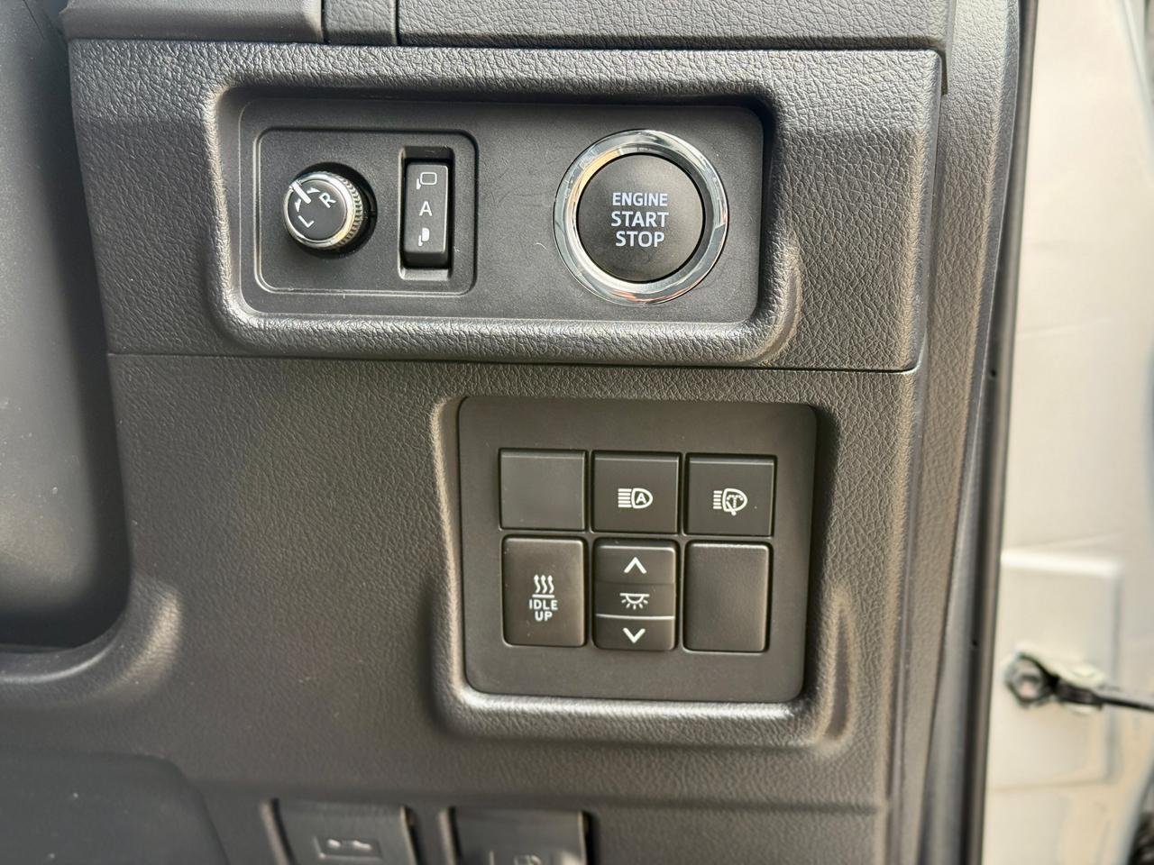 TOYOTA LANDCRUISER PRADO KAKADU thumbnail 15