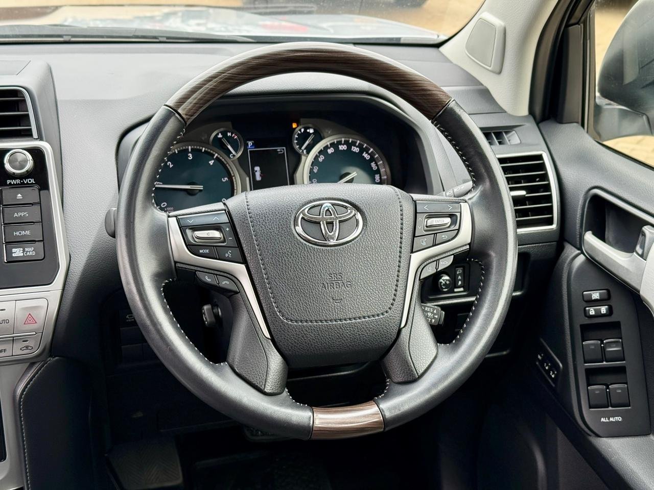 TOYOTA LANDCRUISER PRADO KAKADU thumbnail 13