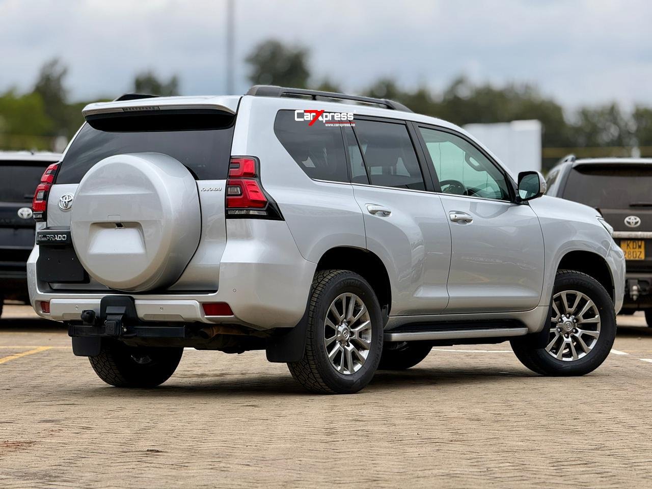 TOYOTA LANDCRUISER PRADO KAKADU thumbnail 6