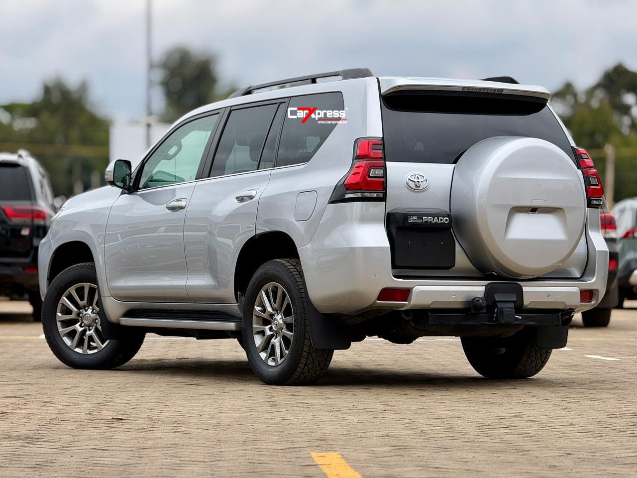 TOYOTA LANDCRUISER PRADO KAKADU thumbnail 2