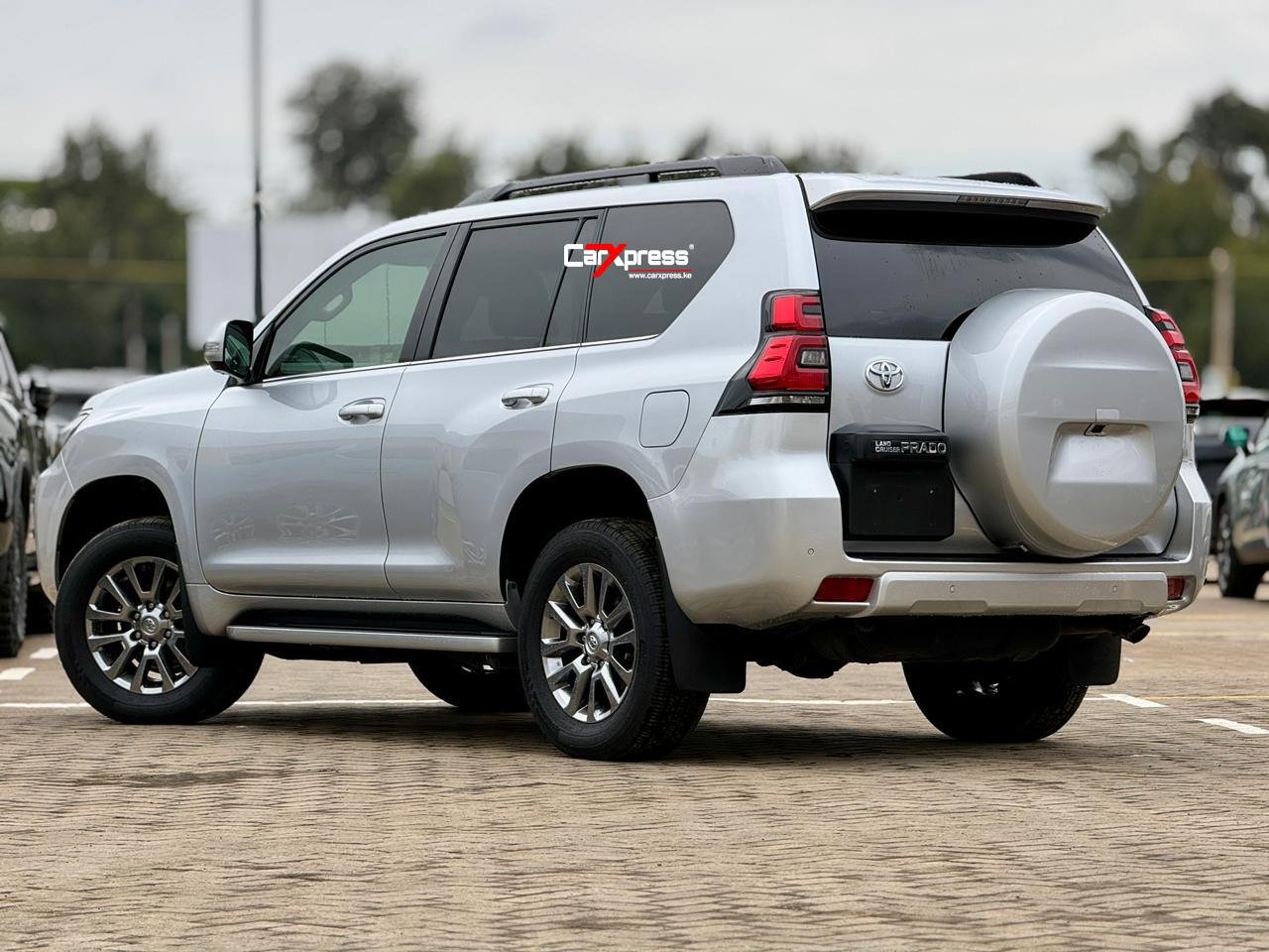 TOYOTA LANDCRUISER PRADO KAKADU thumbnail 2