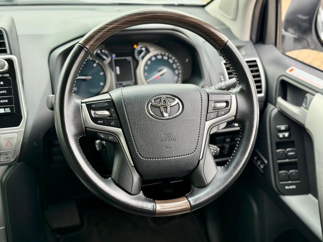 TOYOTA LANDCRUISER PRADO KAKADU thumbnail 13