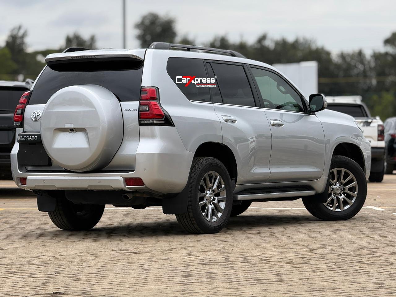 TOYOTA LANDCRUISER PRADO KAKADU thumbnail 6