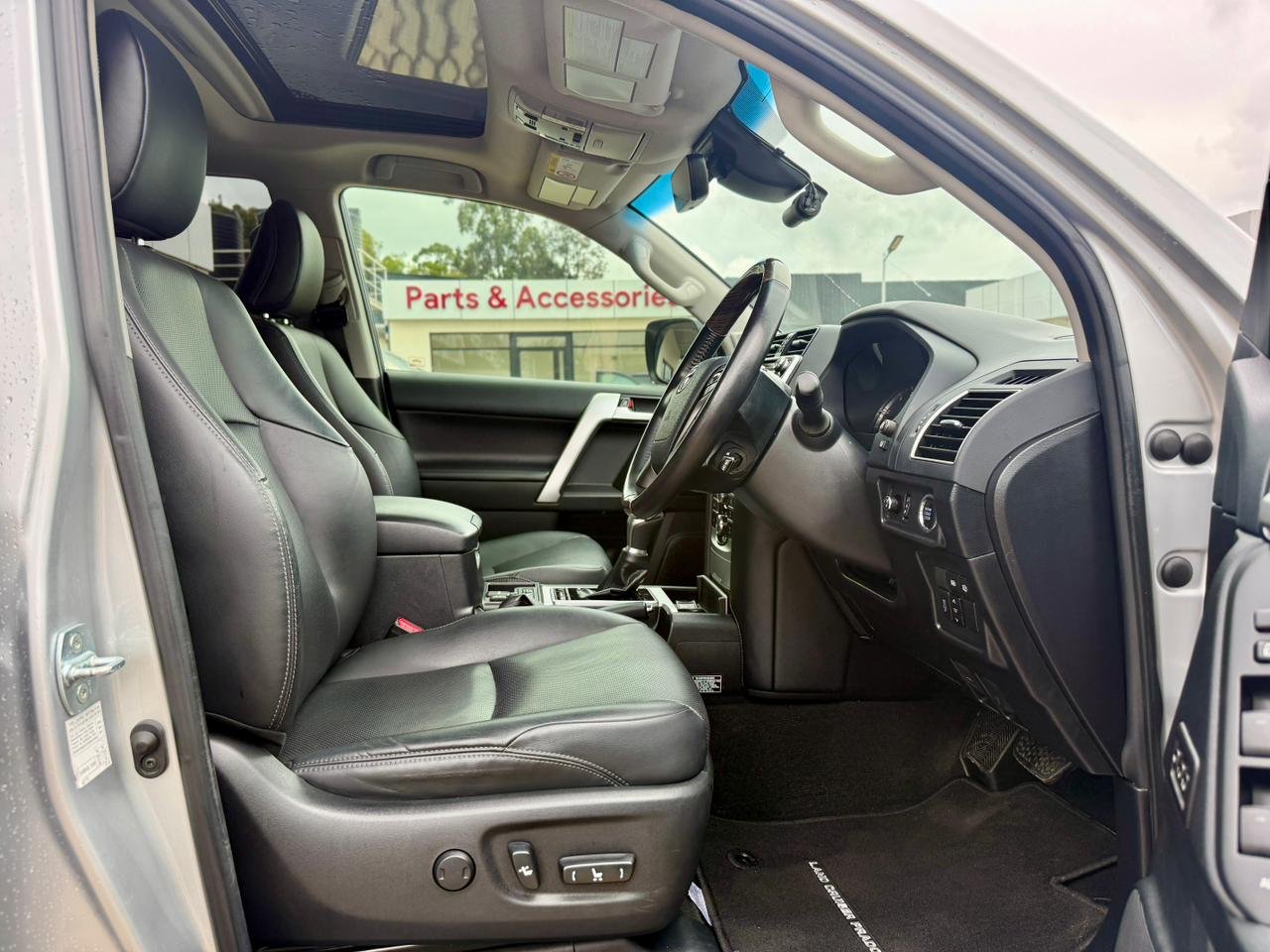 TOYOTA LANDCRUISER PRADO KAKADU thumbnail 8