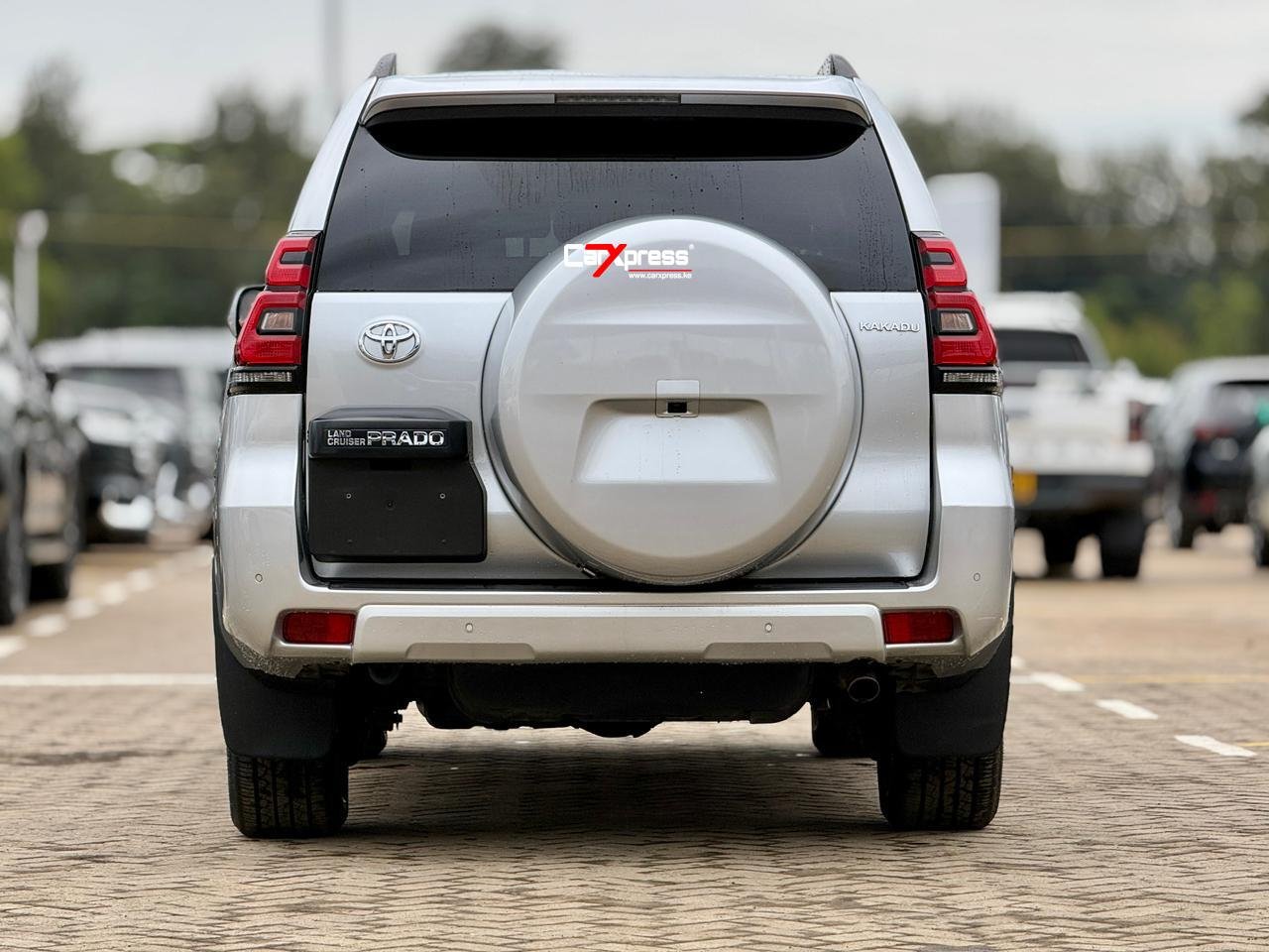 TOYOTA LANDCRUISER PRADO KAKADU thumbnail 4