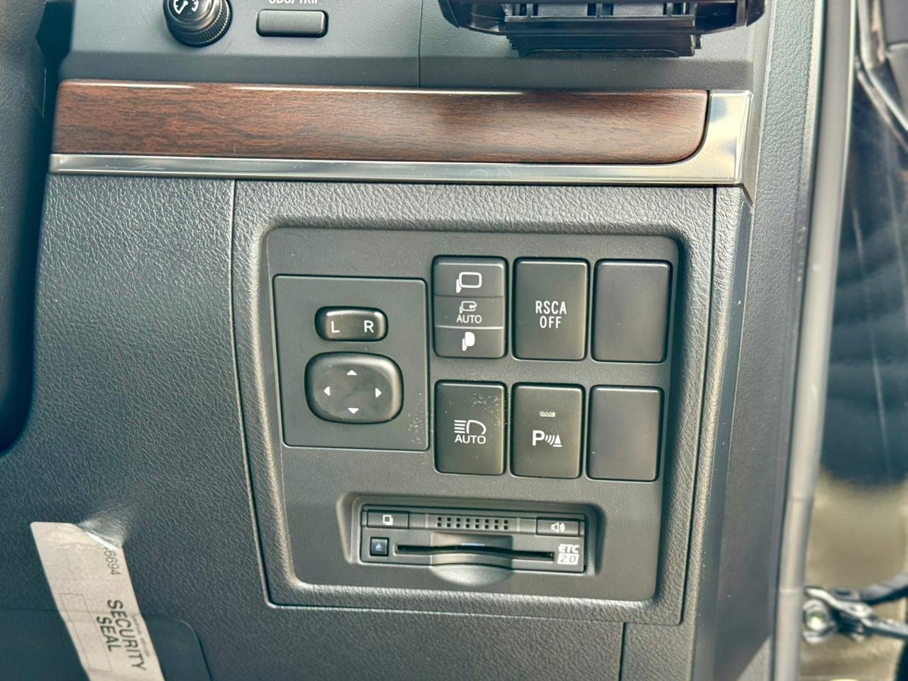TOYOTA LANDCRUISER AXG 200 SERIES V8 thumbnail 14