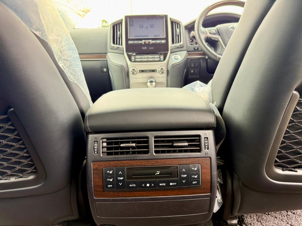 TOYOTA LANDCRUISER AXG 200 SERIES V8 thumbnail 16