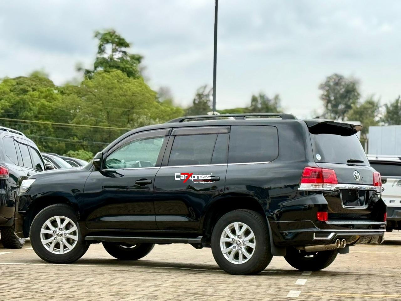 TOYOTA LANDCRUISER AXG 200 SERIES V8 thumbnail 2