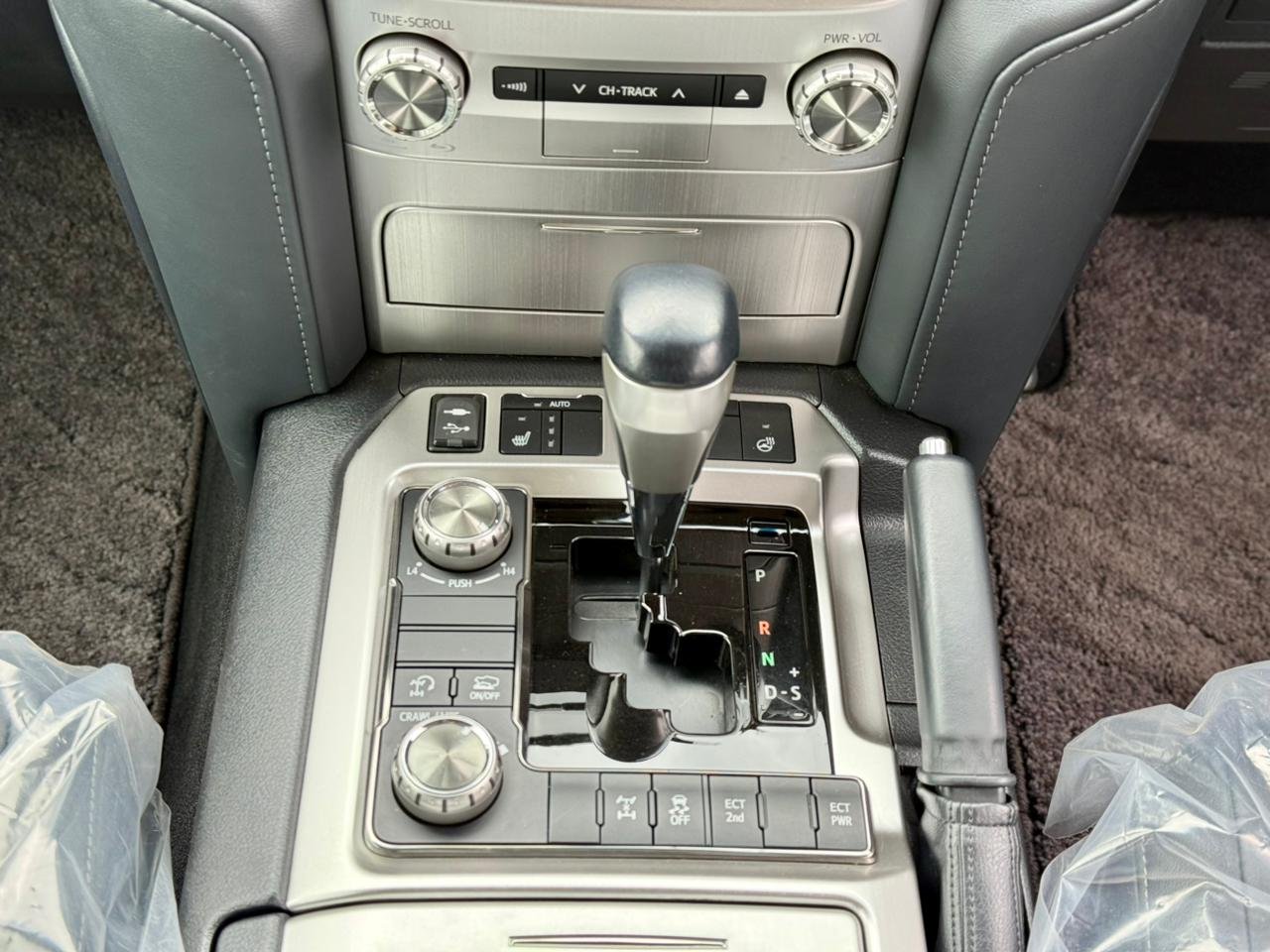 TOYOTA LANDCRUISER AXG 200 SERIES V8 thumbnail 13