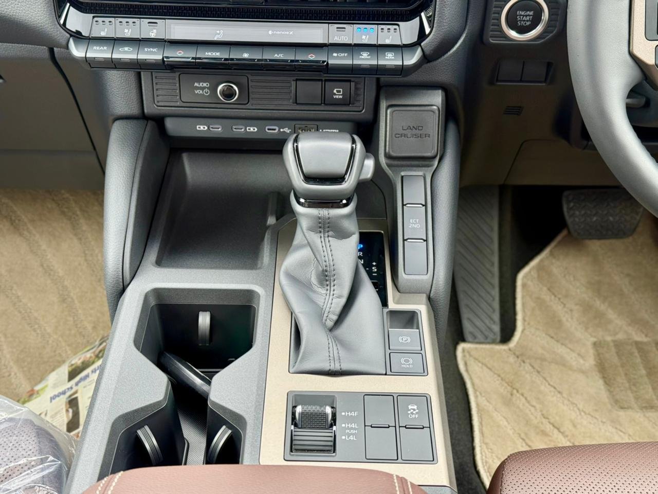 TOYOTA LAND CRUISER PRADO J250 thumbnail 11