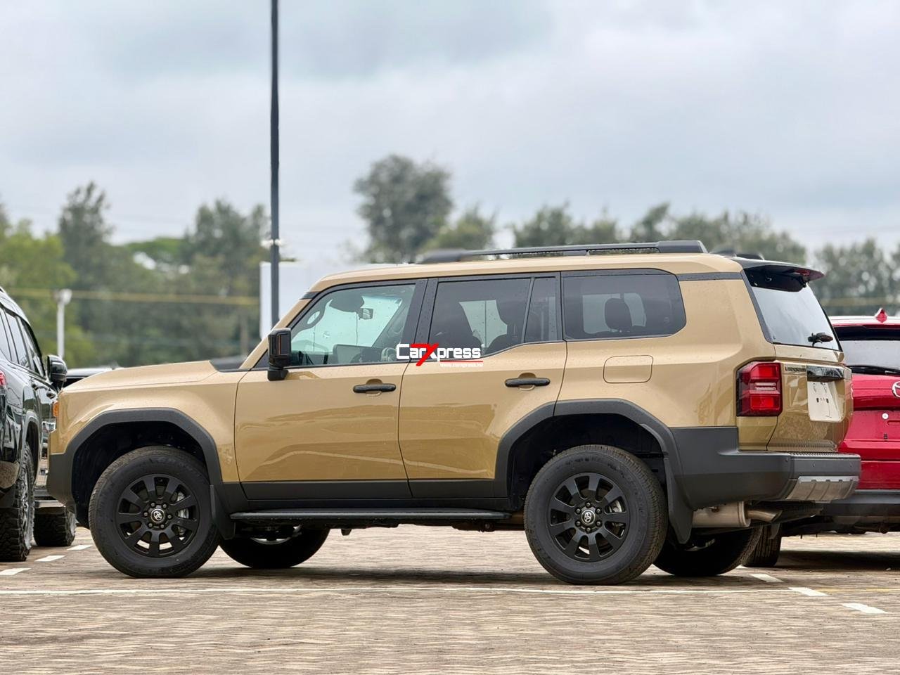 TOYOTA LAND CRUISER PRADO J250 thumbnail 2