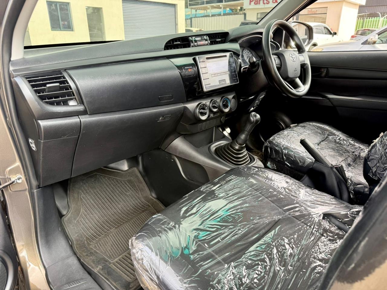 TOYOTA HILUX SINGLE CABIN thumbnail 8