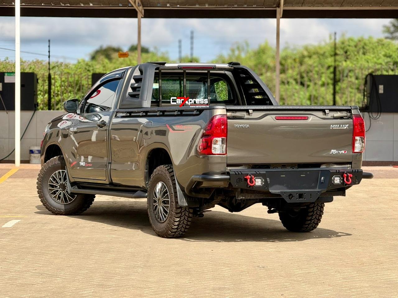 TOYOTA HILUX SINGLE CABIN thumbnail 2