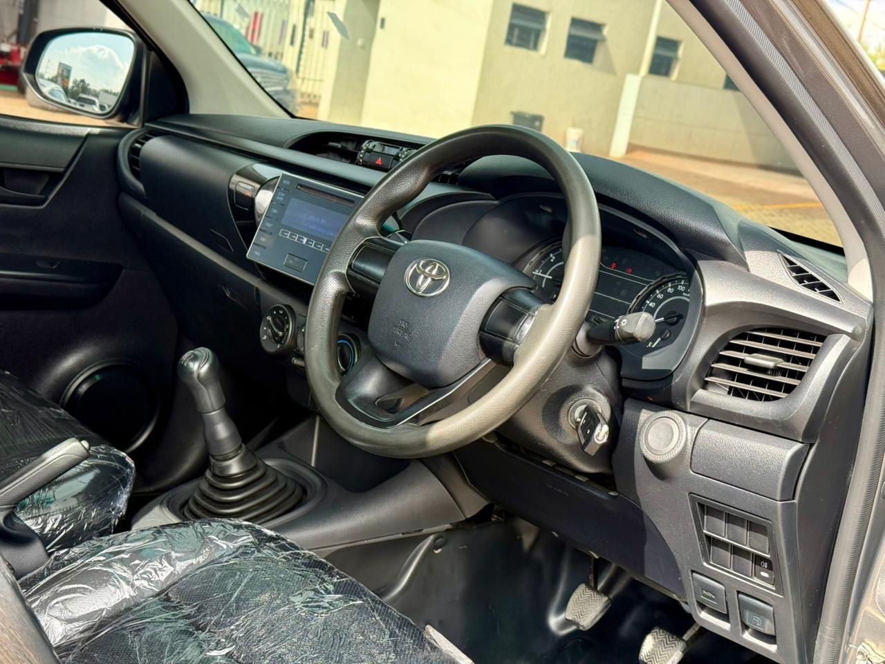 TOYOTA HILUX SINGLE CABIN thumbnail 10