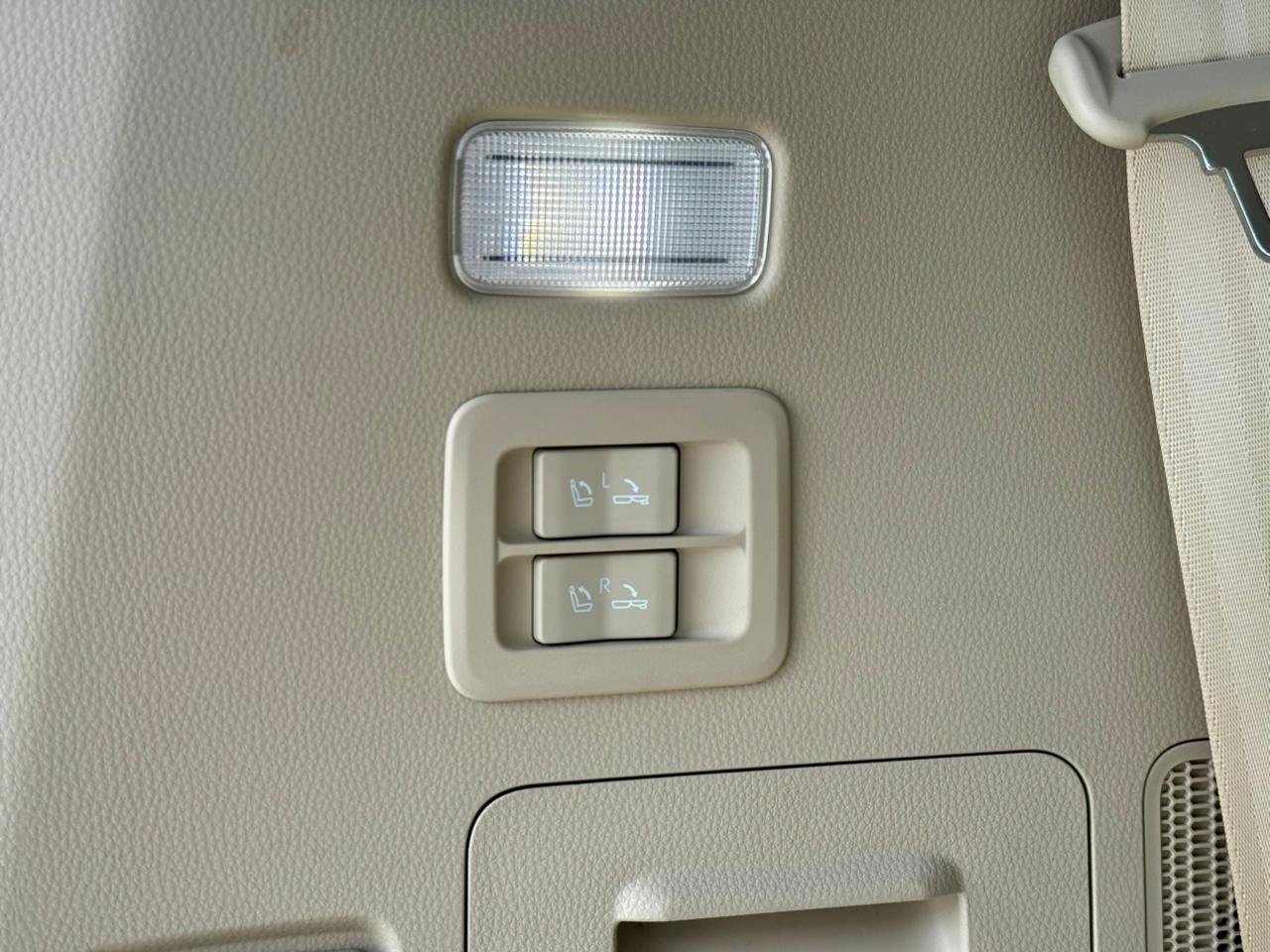 TOYOTA LAND CRUISER 300 SERIES ZX thumbnail 11