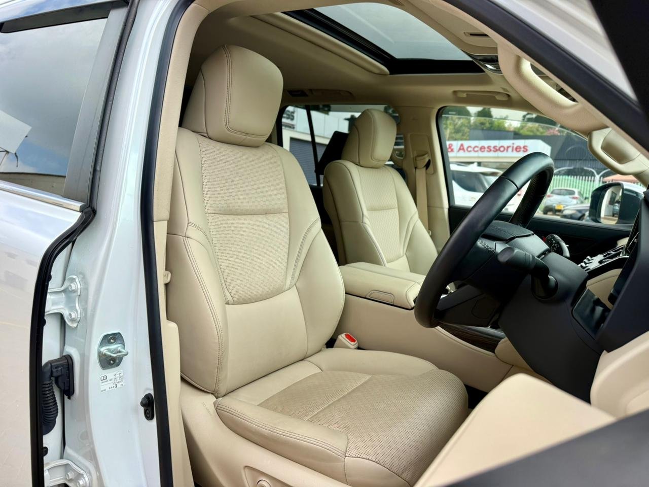 TOYOTA LAND CRUISER 300 SERIES ZX thumbnail 7
