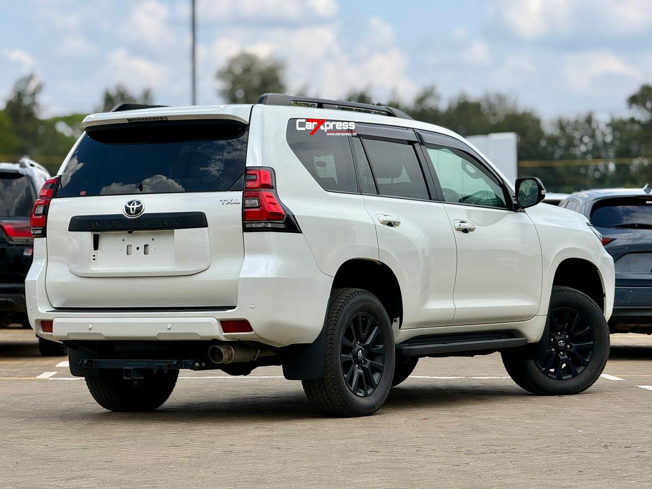 TOYOTA LAND CRUISER PRADO TXL thumbnail 6