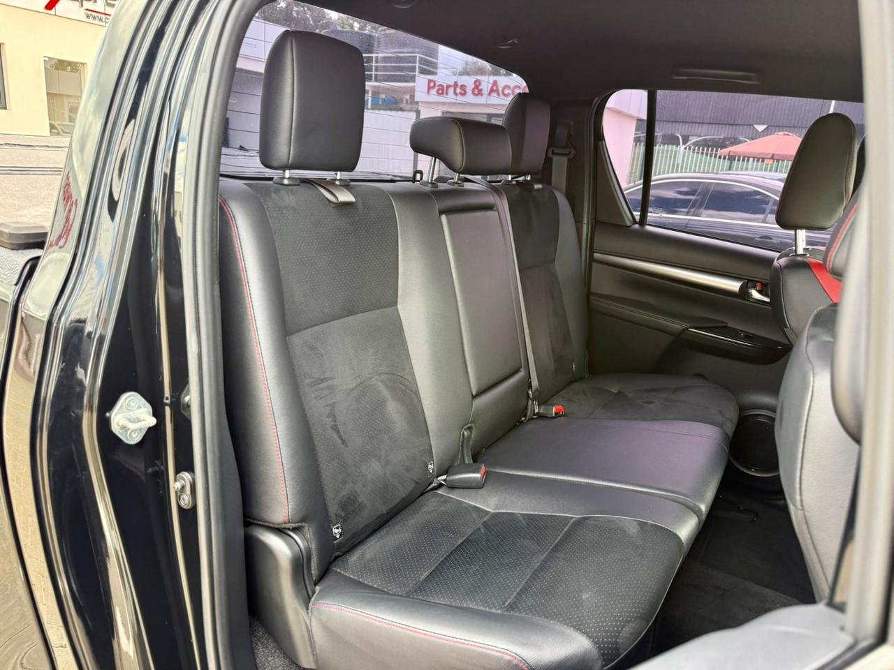 TOYOTA HILUX DOUBLE CABIN GR SPORT thumbnail 17