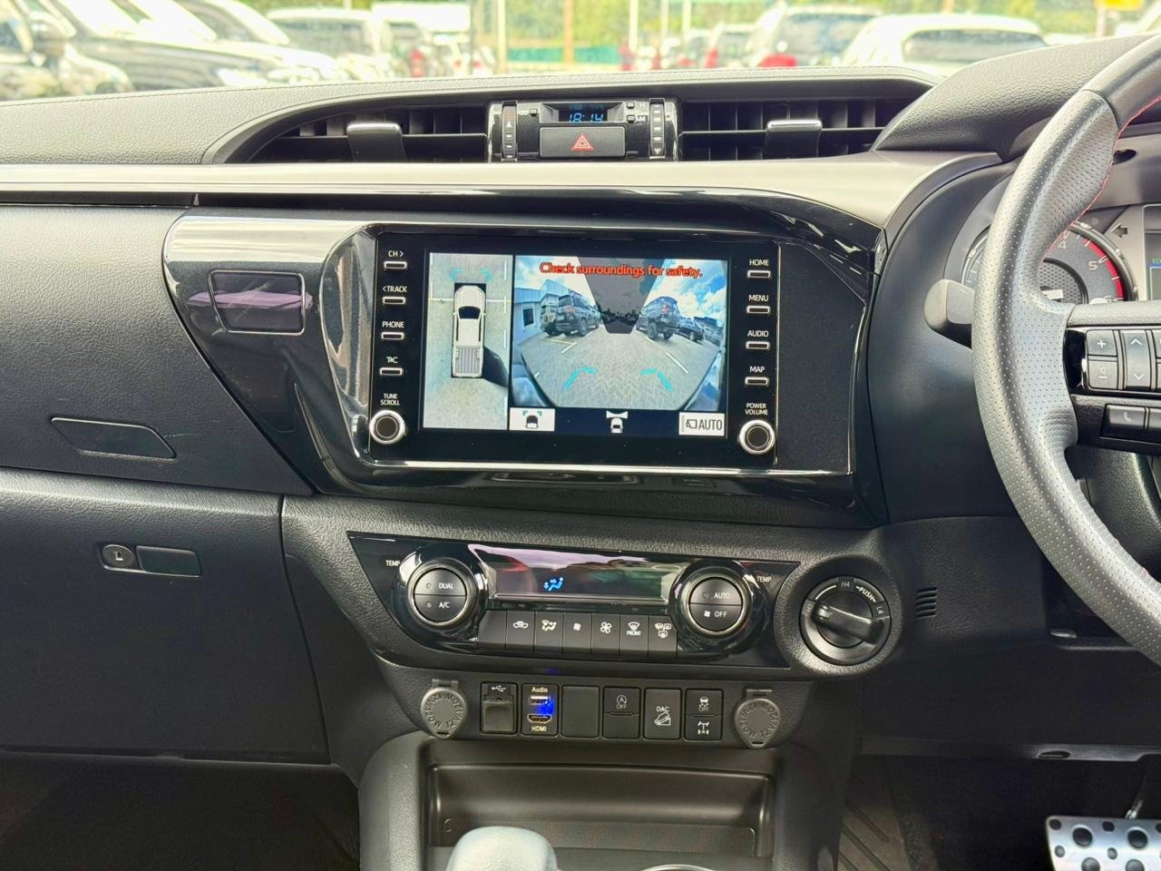TOYOTA HILUX DOUBLE CABIN GR SPORT thumbnail 10