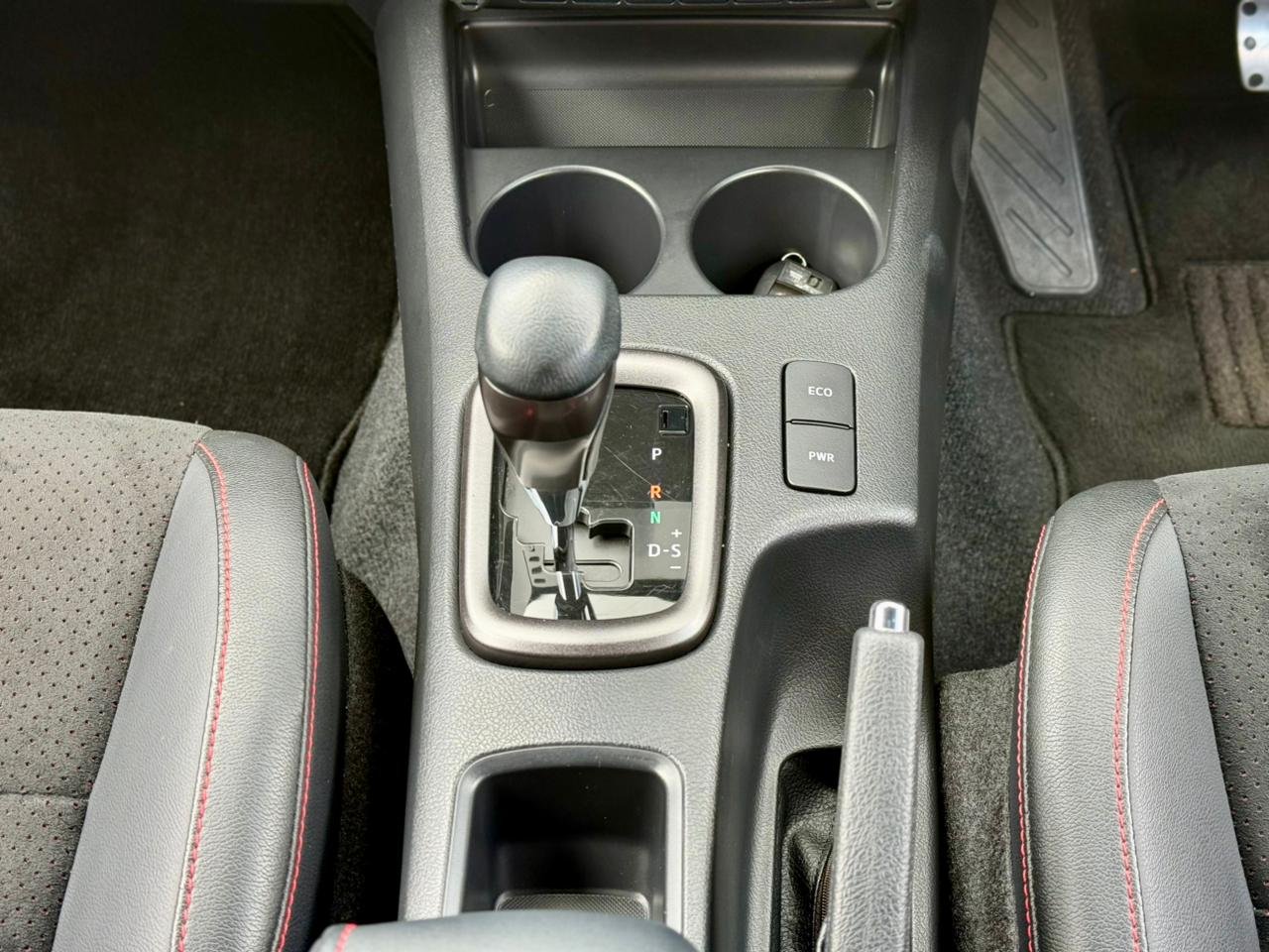 TOYOTA HILUX DOUBLE CABIN GR SPORT thumbnail 11
