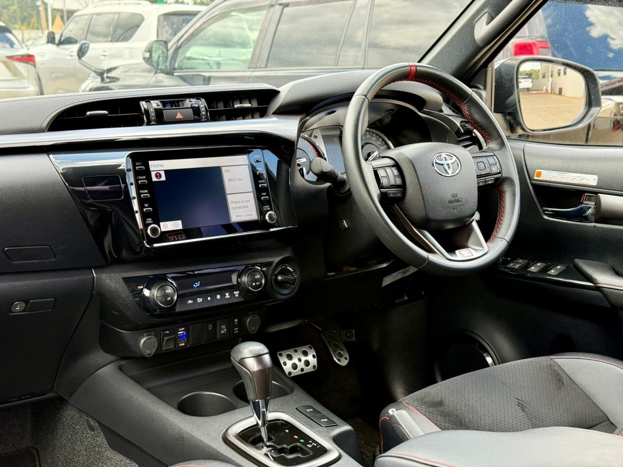 TOYOTA HILUX DOUBLE CABIN GR SPORT thumbnail 12