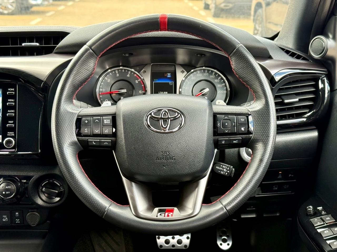 TOYOTA HILUX DOUBLE CABIN GR SPORT thumbnail 15