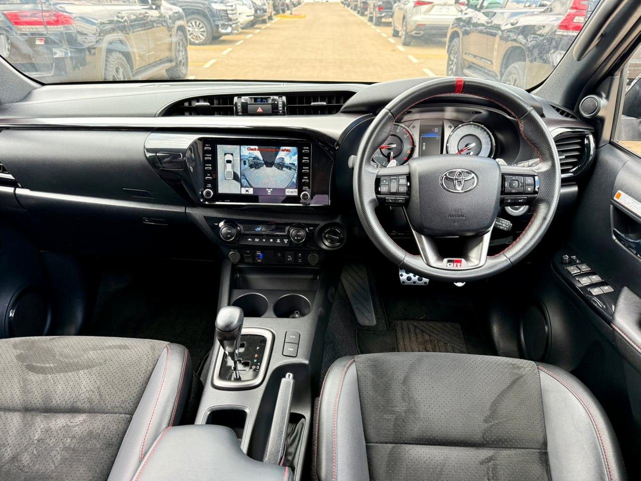 TOYOTA HILUX DOUBLE CABIN GR SPORT thumbnail 9