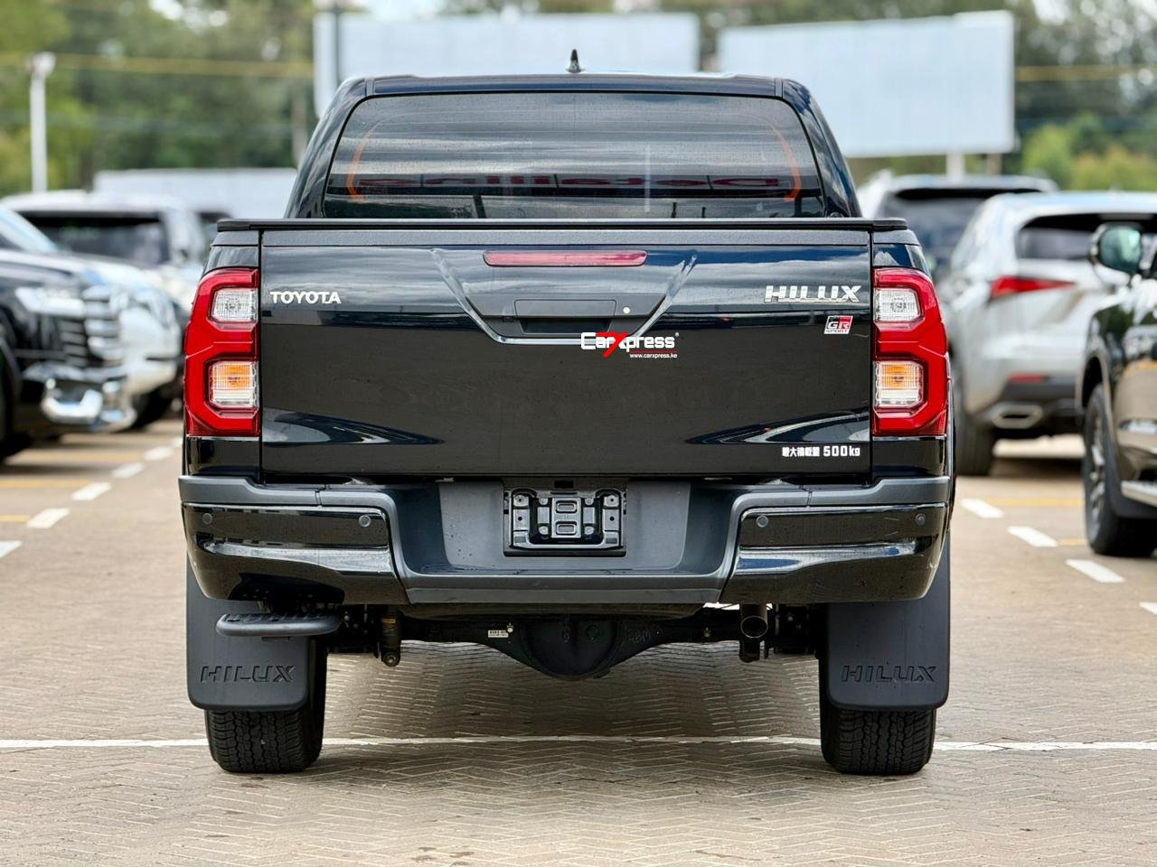 TOYOTA HILUX DOUBLE CABIN GR SPORT thumbnail 4