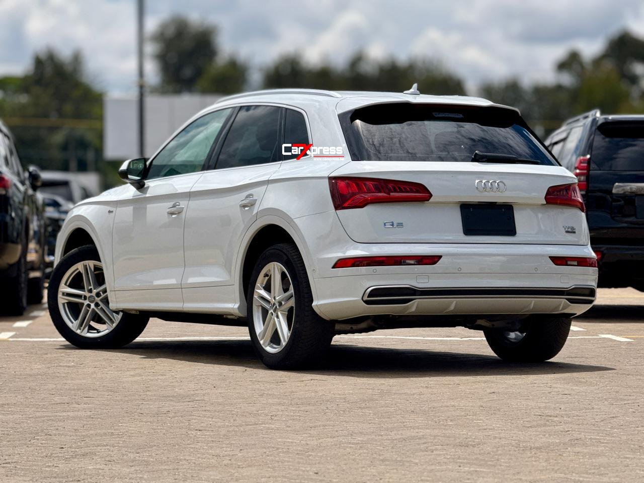 AUDI Q5 TFSI  S-LINE QUATTRO thumbnail 2