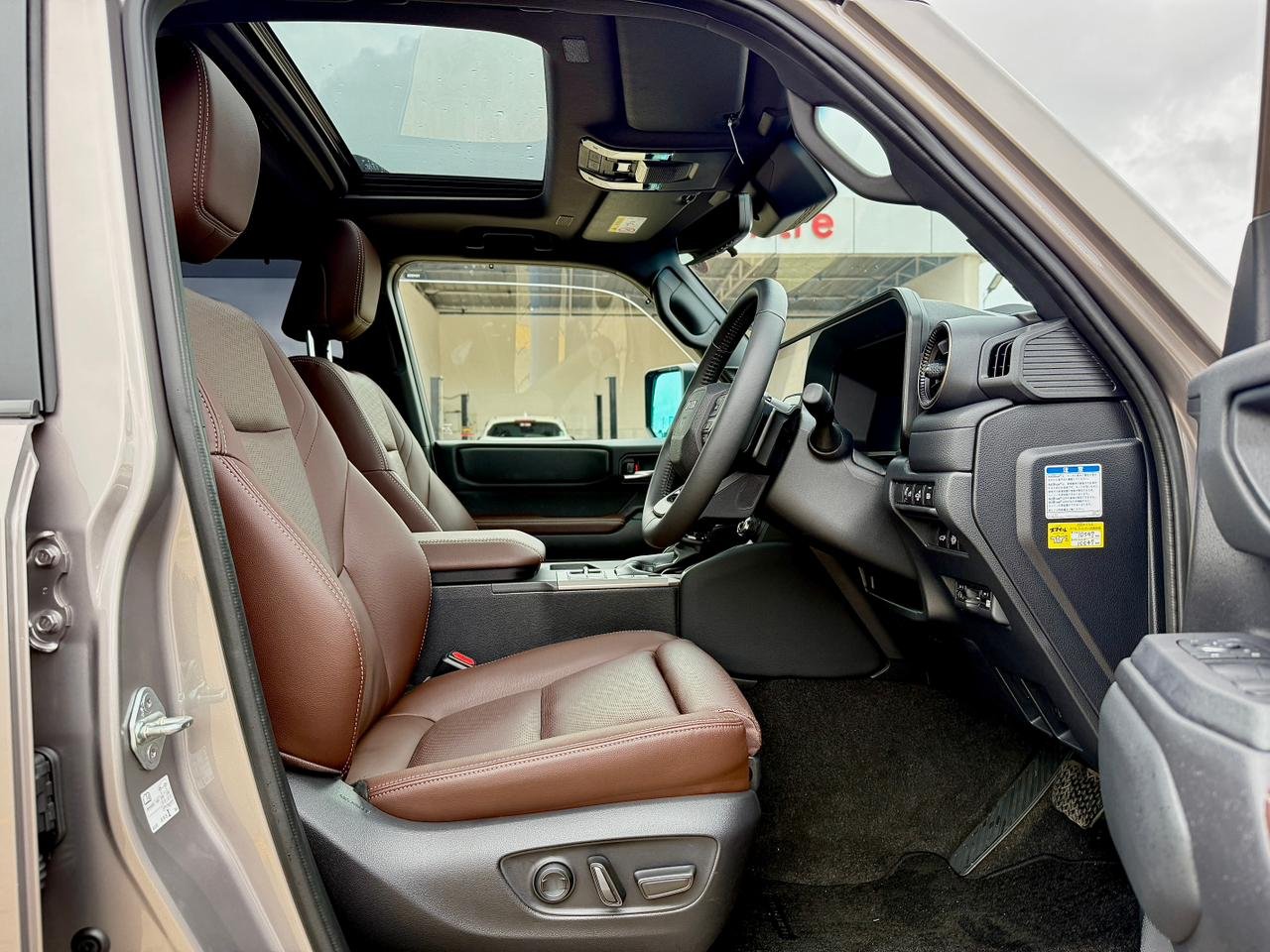 TOYOTA LAND CRUISER PRADO J250 thumbnail 8