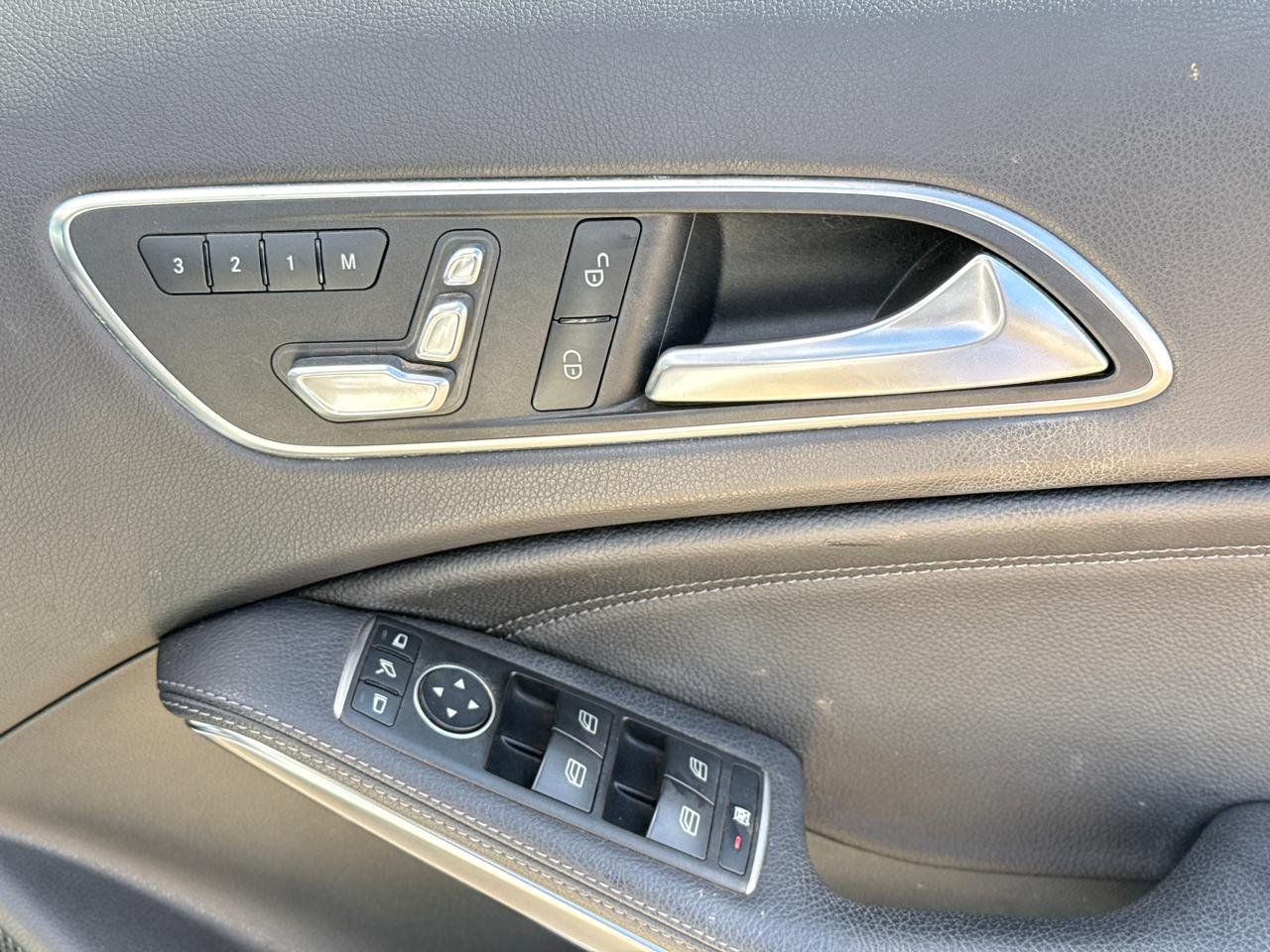 MERCEDES BENZ GLA 220  4MATIC thumbnail 12