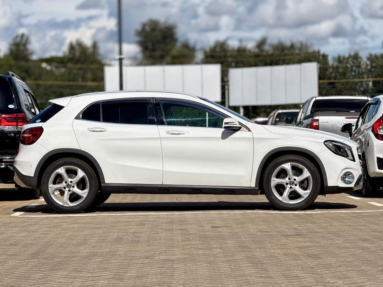 MERCEDES BENZ GLA 220  4MATIC thumbnail 18