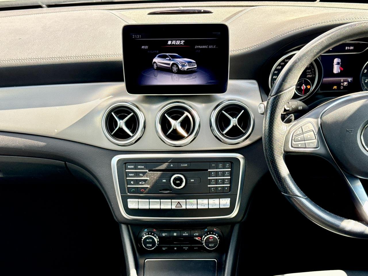 MERCEDES BENZ GLA 220  4MATIC thumbnail 9